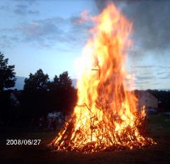 Johannisfeuer brennt lichterloh